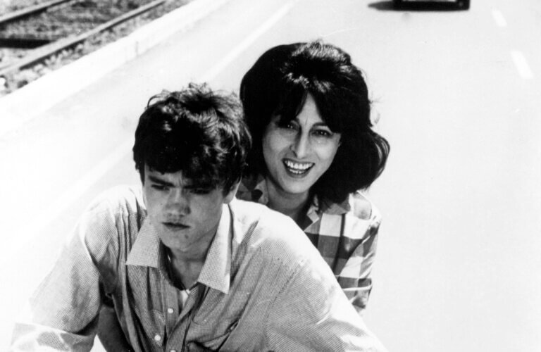 Anna Magnani dans une scène du film Mamma Roma.