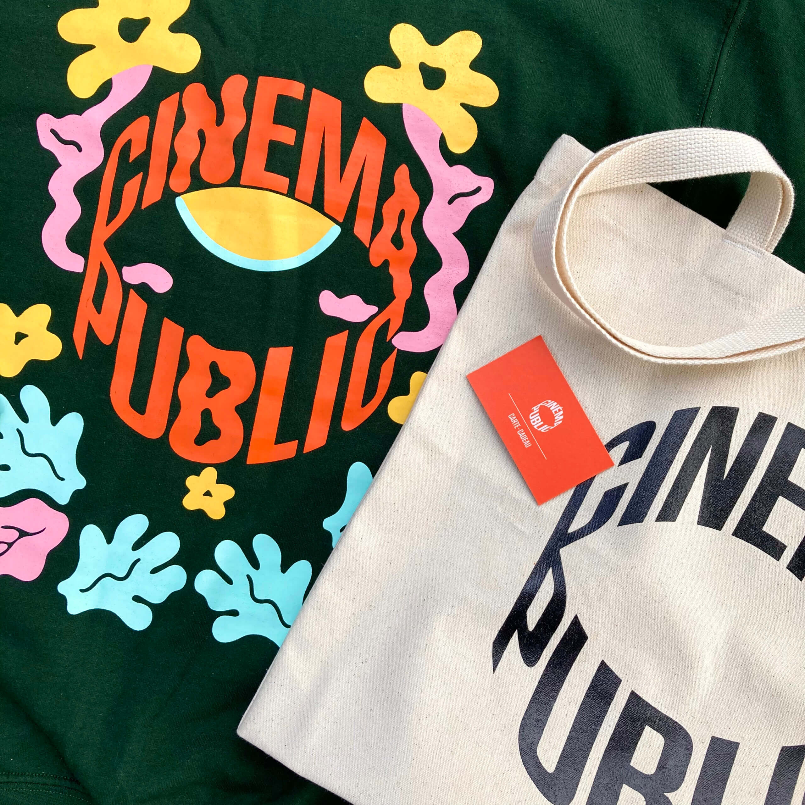 Produits de notre boutique : Coton ouaté, sac en toile et carte cadeau du Cinéma Public
