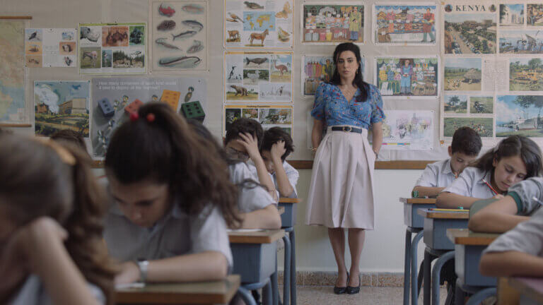 Nadine Labaki dans le rôle d'une enseignante dans le film LIBAN 1982 de Oualid Mouaness