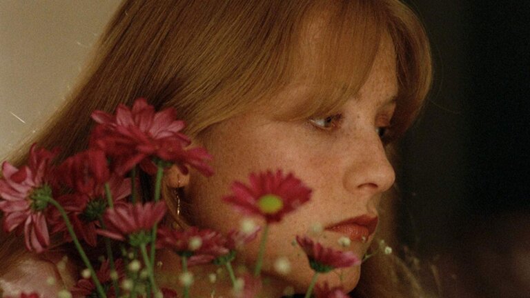 Isabelle Huppert dans SAUVE QUI PEUT (LA VIE) de Jean-Luc Godard