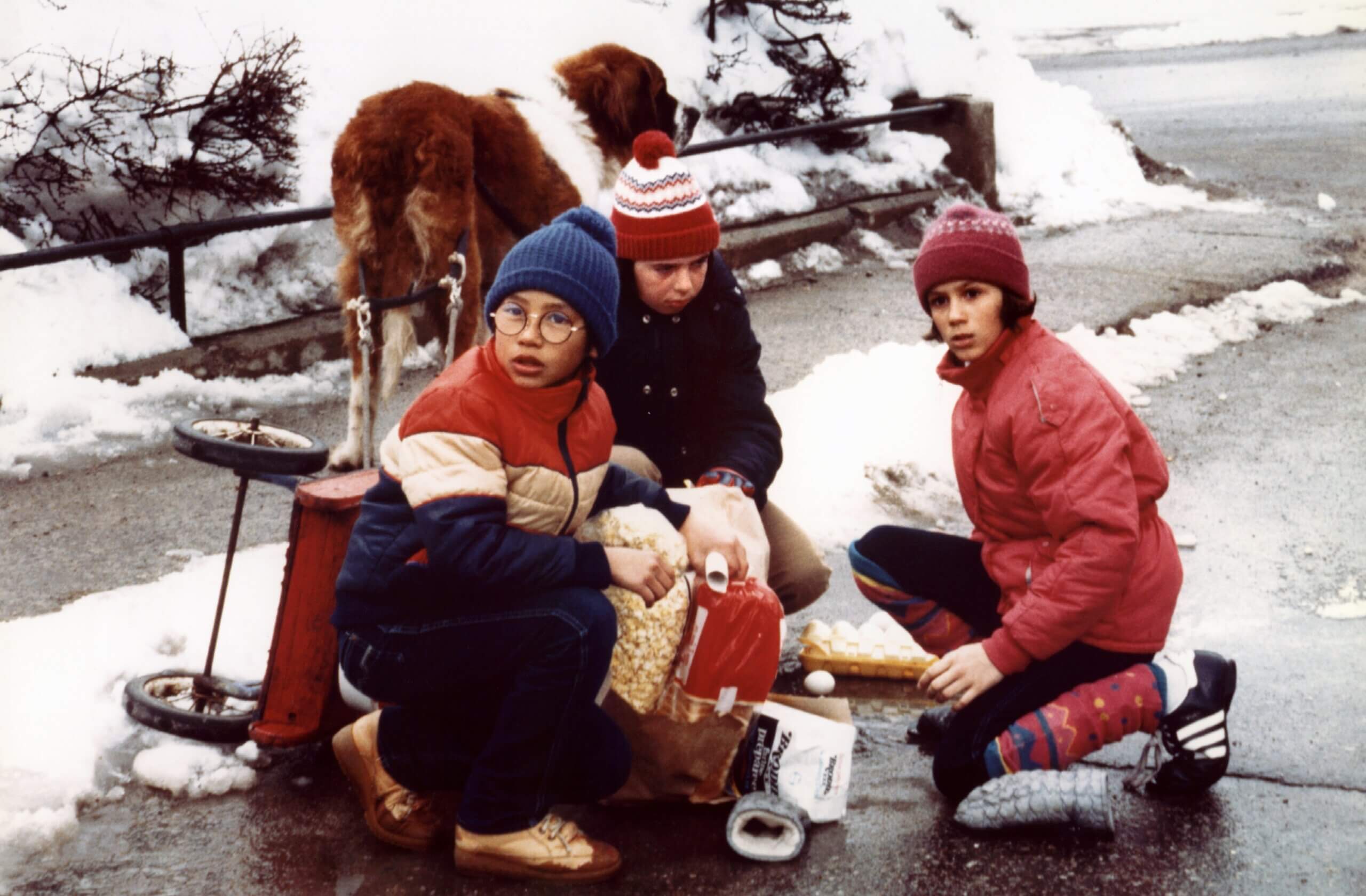 Duc Minh Vu, Julien Elie et Maripierre Arseneau D'amour dans une scène de LA GUERRE DES TUQUES réalisé par André Melançon