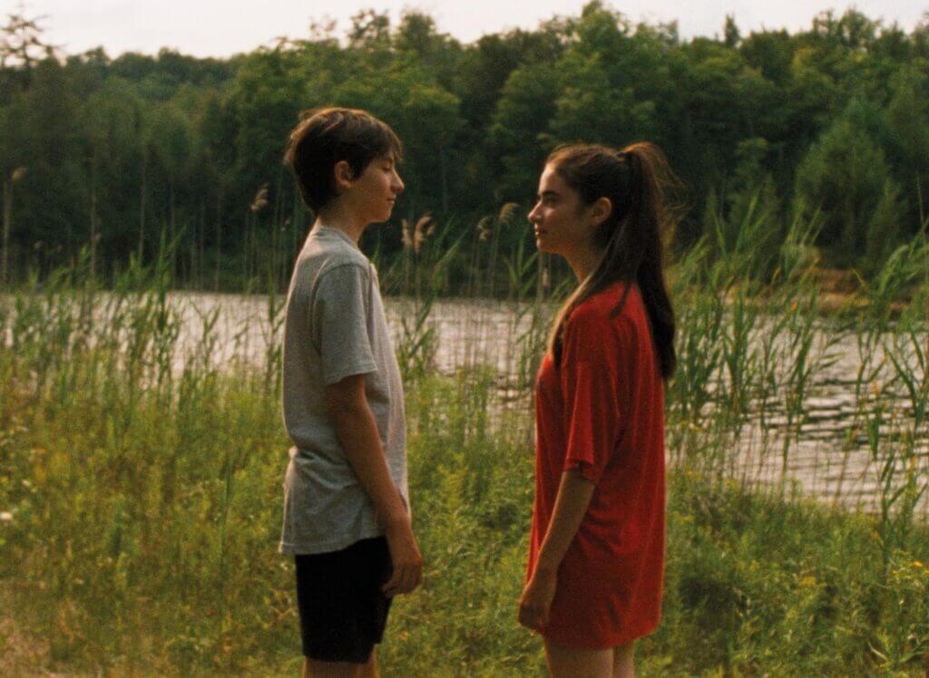 Joseph Engel et Sarah Montpetit dans Falcon Lake de Charlotte Le Bon