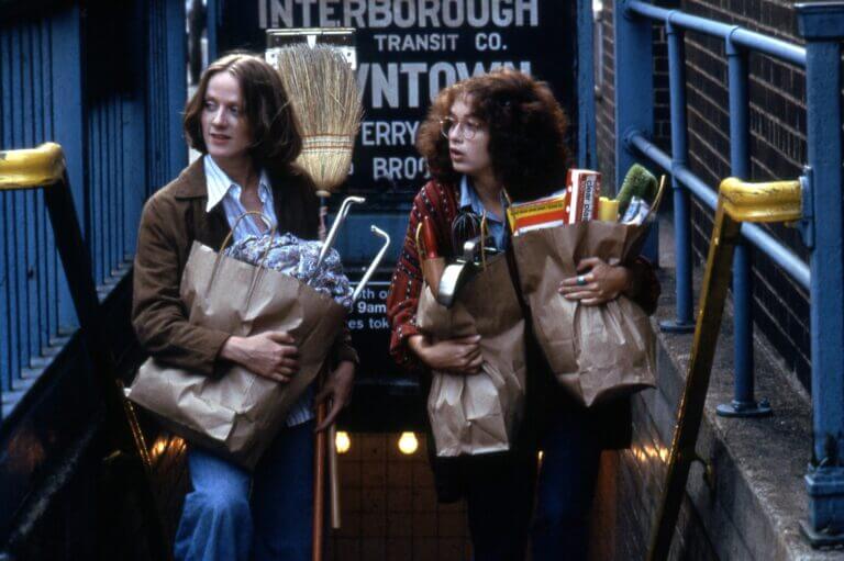 Melanie Mayron et Anita Skinner dans une scène du film Girlfriends de Claudia Weill