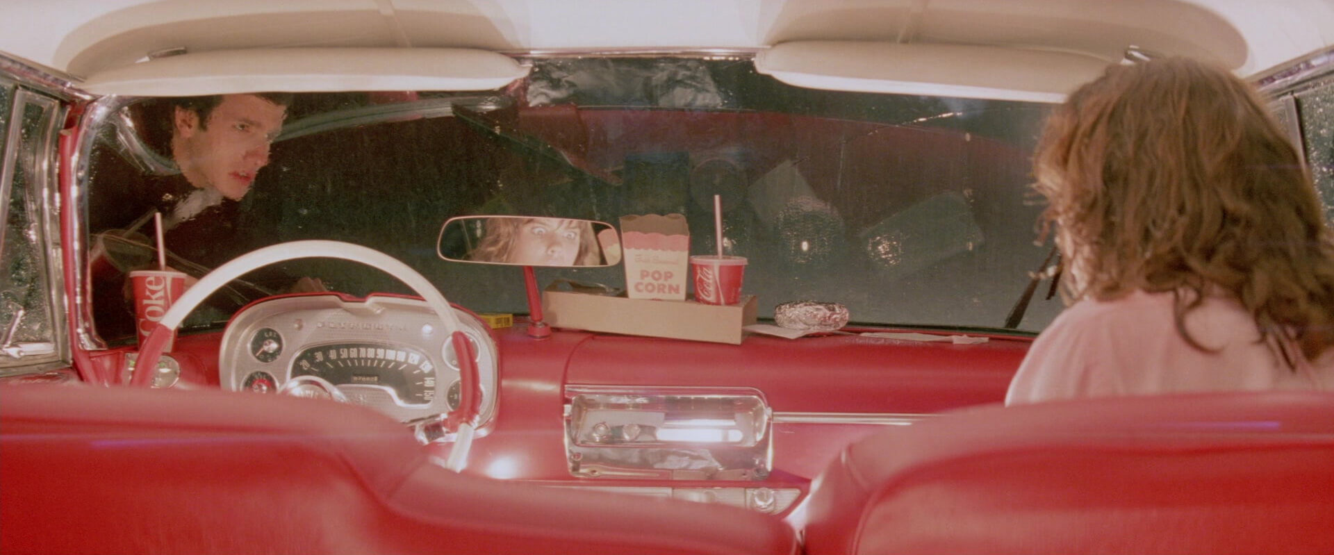 L'intérieur de la Plymouth Fury 1958 dans une scène du film Christine de John Carpenter (1983)