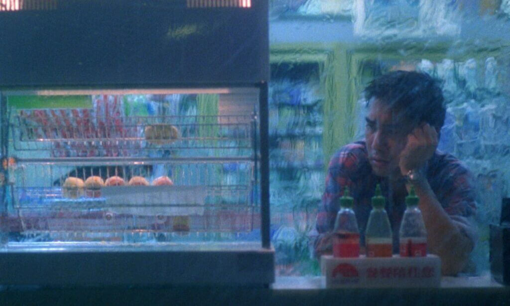 Tony Leung dans une scène du film Chungking Express.