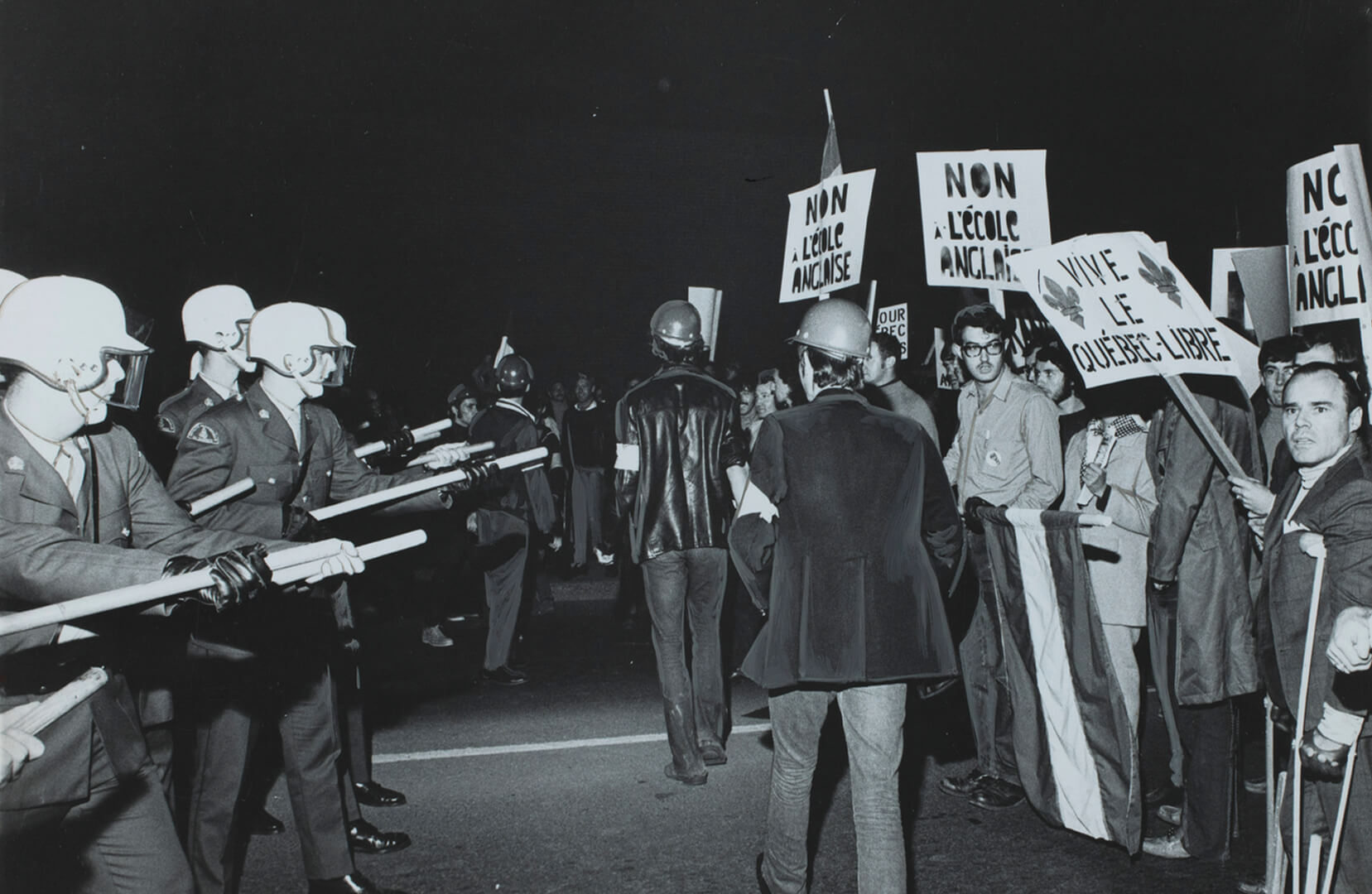 Photographie de l'émeute à Saint-Léonard, tirée du film La bataille de Saint-Léonard. Source : La presse.