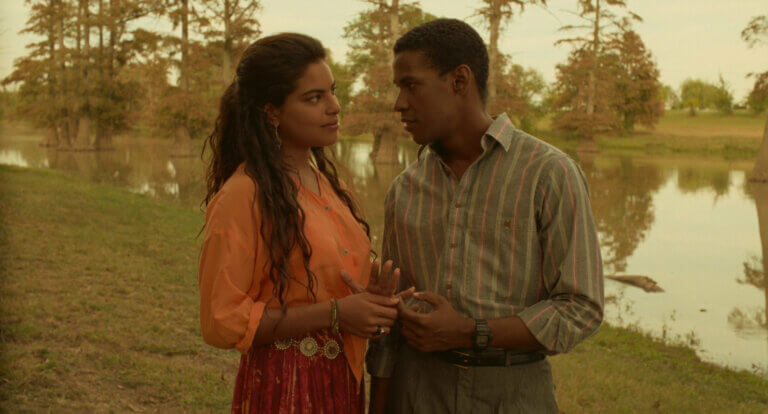 Denzel Washington et Sarita Choudhury dans une scène du film Mississippi Masala.