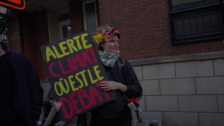 Une manifestante dans le documentaire Les perdants.