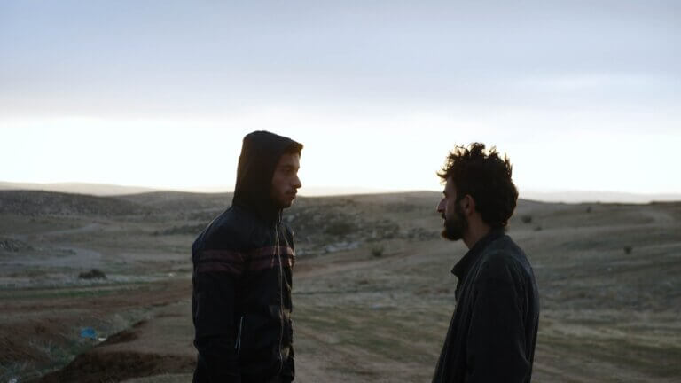 Yuval Abraham et Basel Adra face à face dans une scène du documentaire No Other Land.